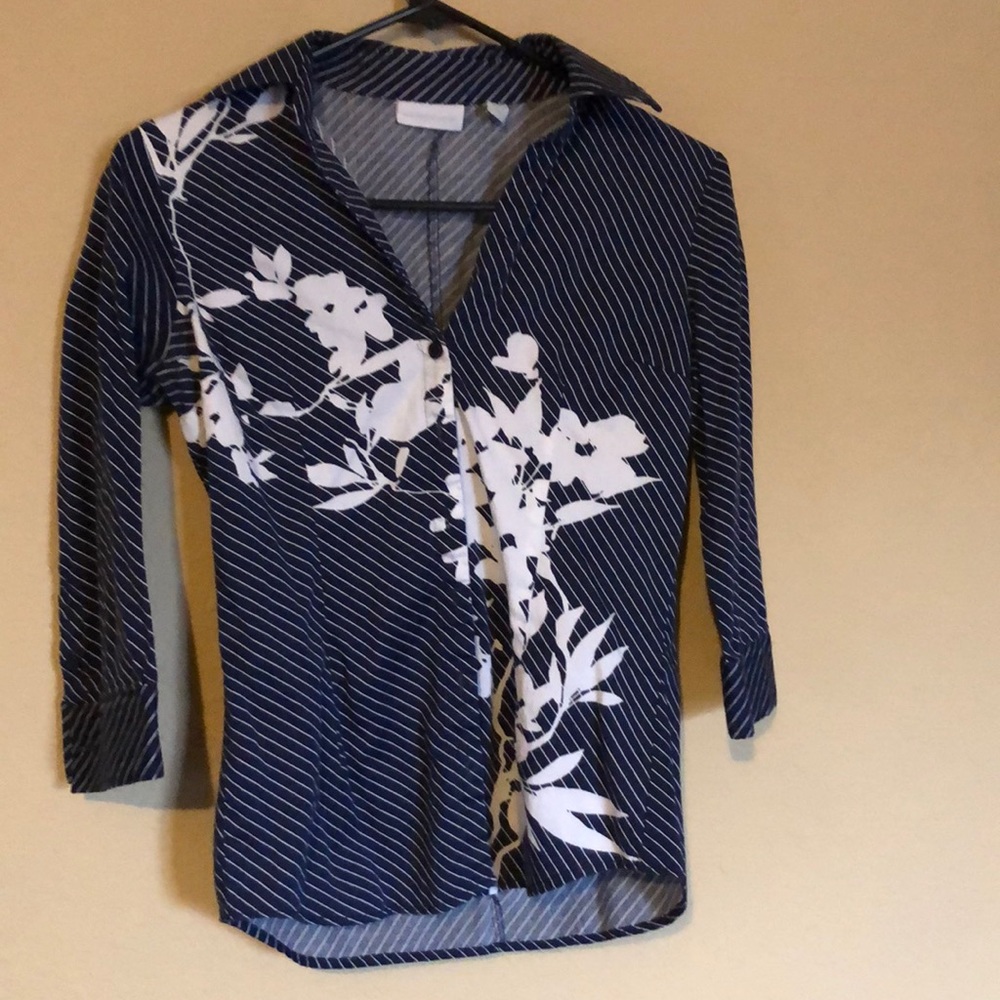 3/4 sleeve button up shirt.